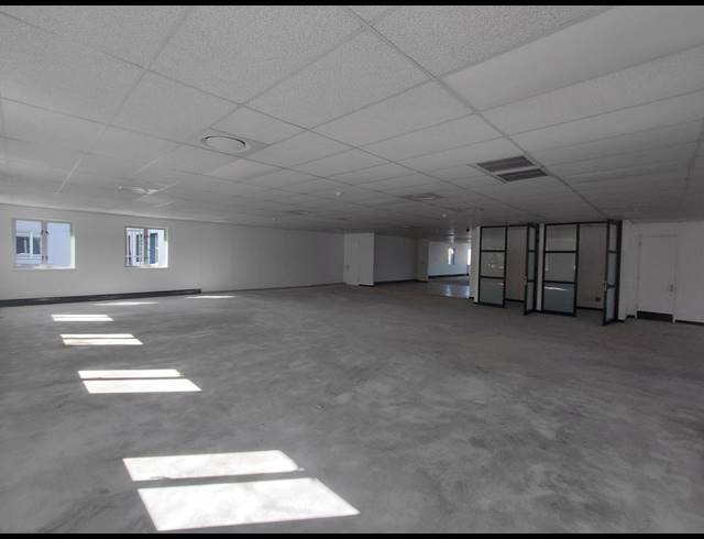 1,014M² OFFICE TO LET IN BRYANSTON